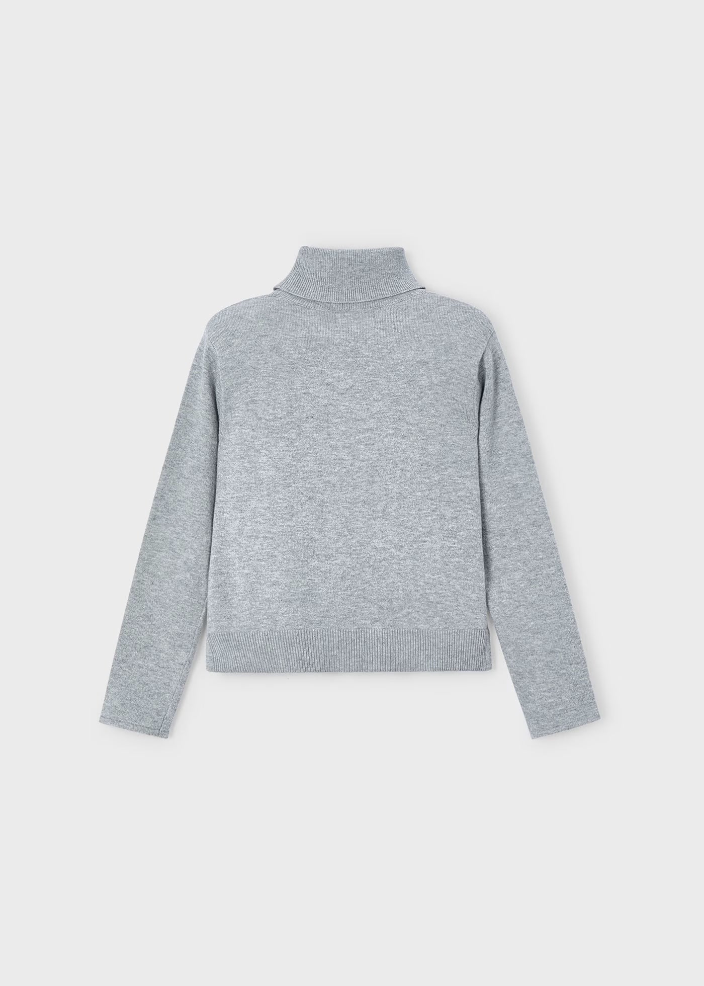 Vista trasera del suéter de punto fino color gris jaspeado con cuello alto para niña.