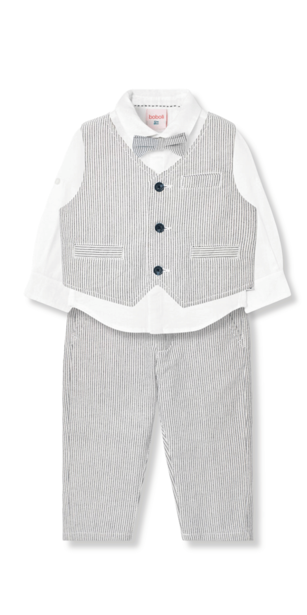 Conjunto formal para niño compuesto por camisa blanca, chaleco y pantalón de rayas, de la marca Boboli.