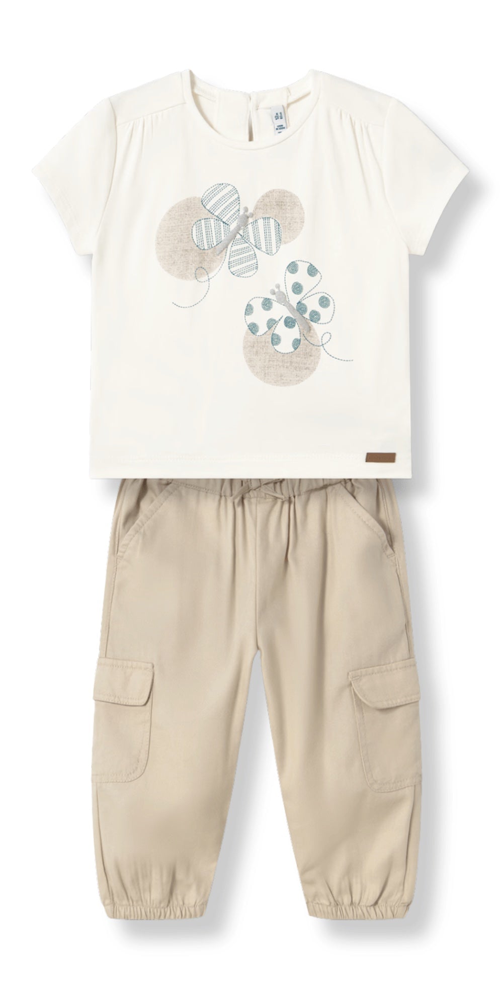 Conjunto de playera de manga larga en color hueso con estampado de mariposas y pantalón sepia de Mayoral.