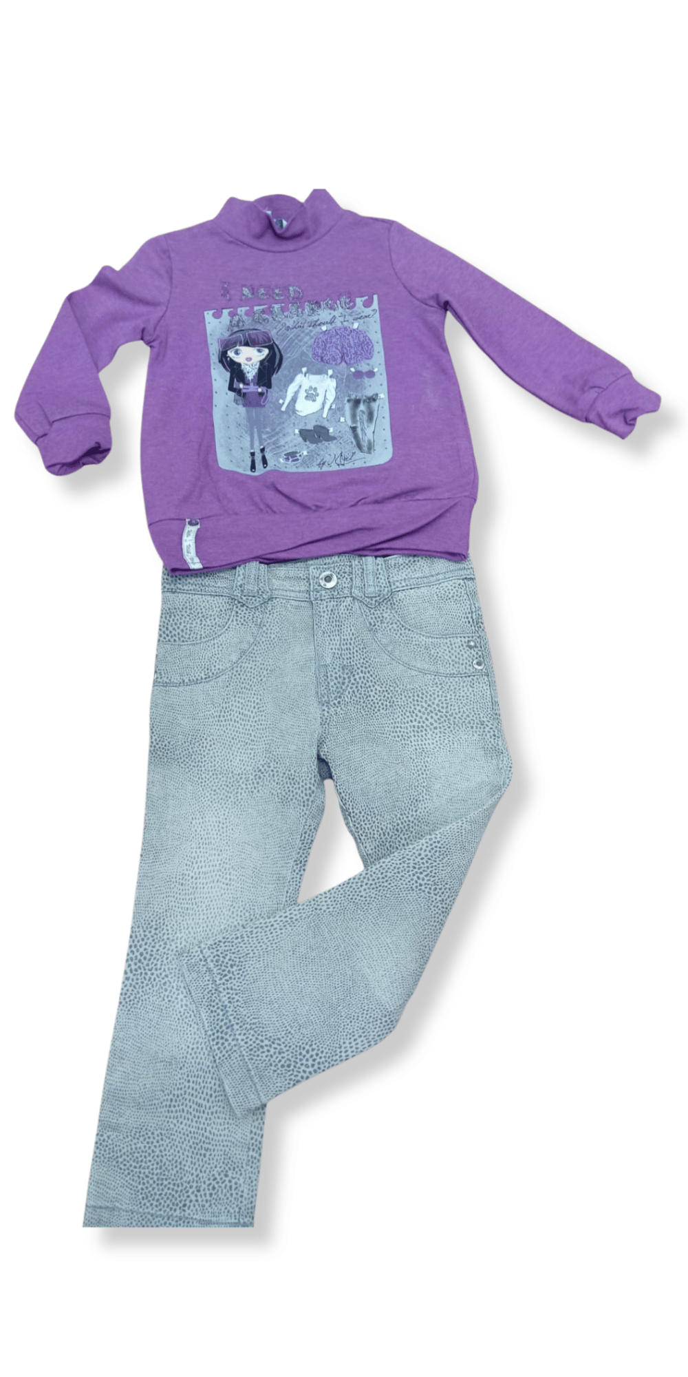 Set Mayoral infantil con blusa morada ilustrada y pantalón gris claro con textura sutil