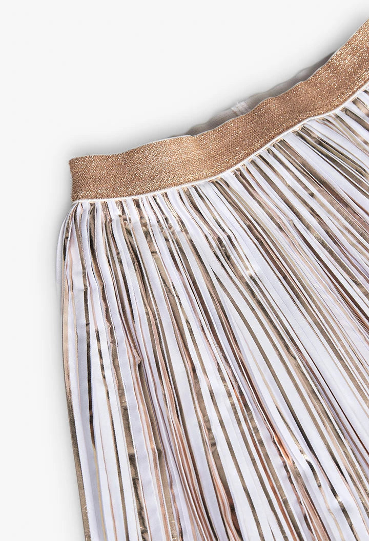 Detalle superior de falda Boboli con cintura elástica dorada y pliegues metalizados.