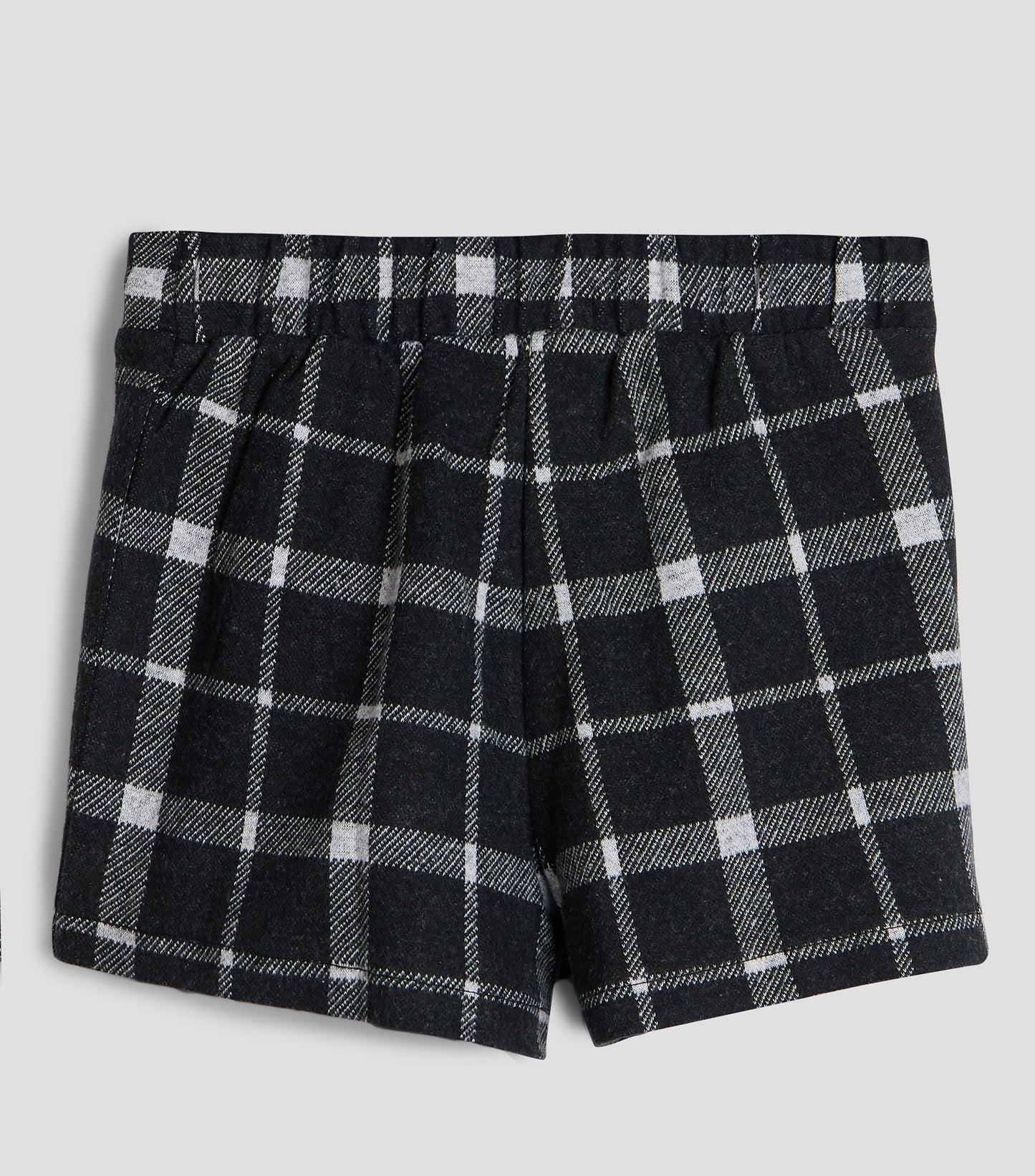 Vista trasera de la falda short de cuadros en blanco y negro con cinturilla elástica para niña Boboli
