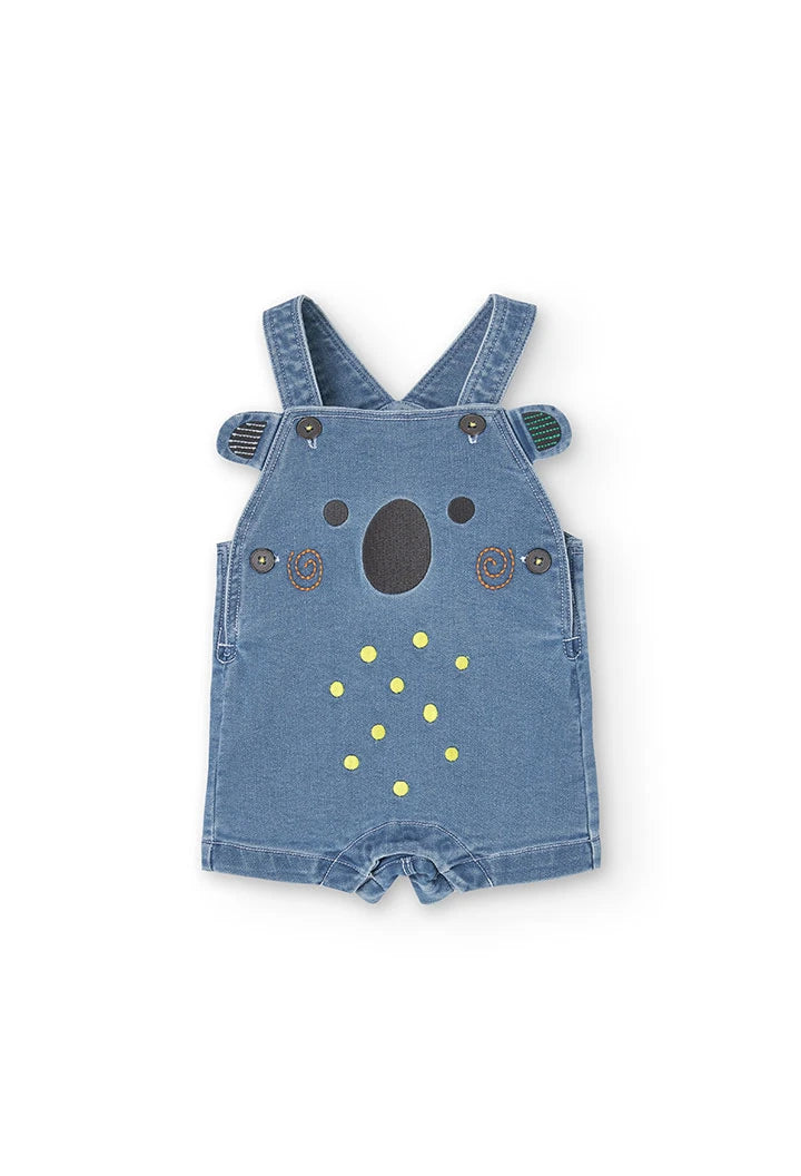 Parte frontal del short tipo overol de mezclilla con bordado de carita de koala.