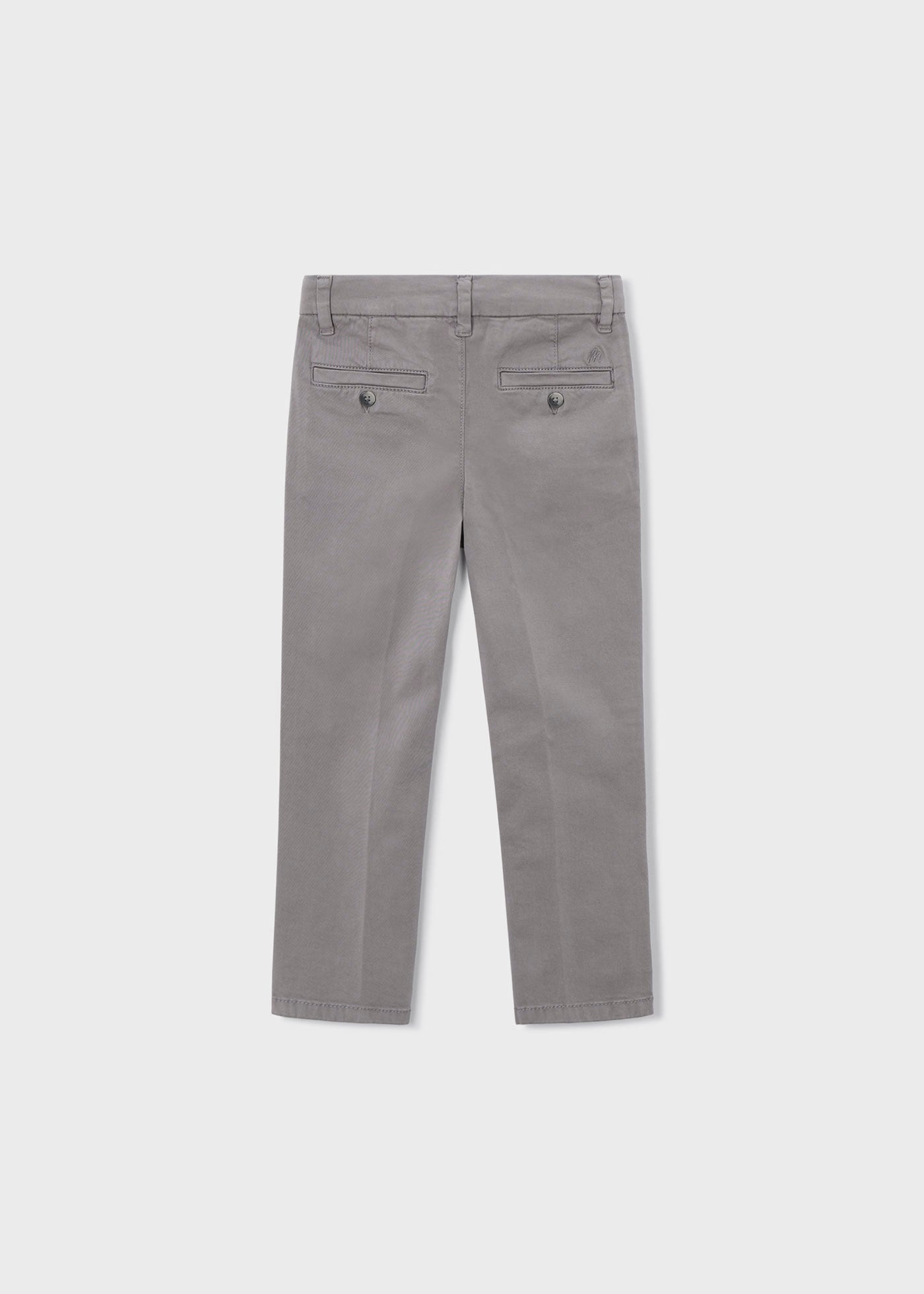Vista trasera del pantalón chino color gris para niño.