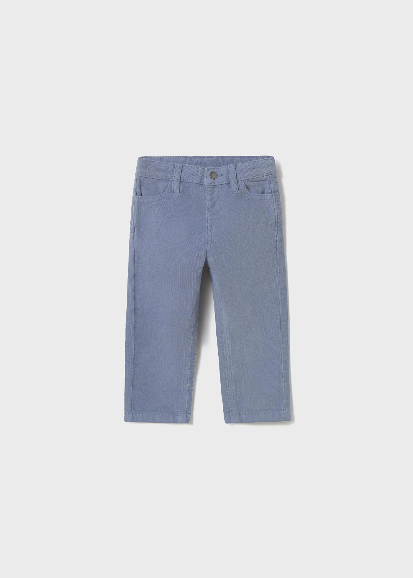 Vista frontal de un pantalón de pana fina color azul para niño, marca Mayoral.