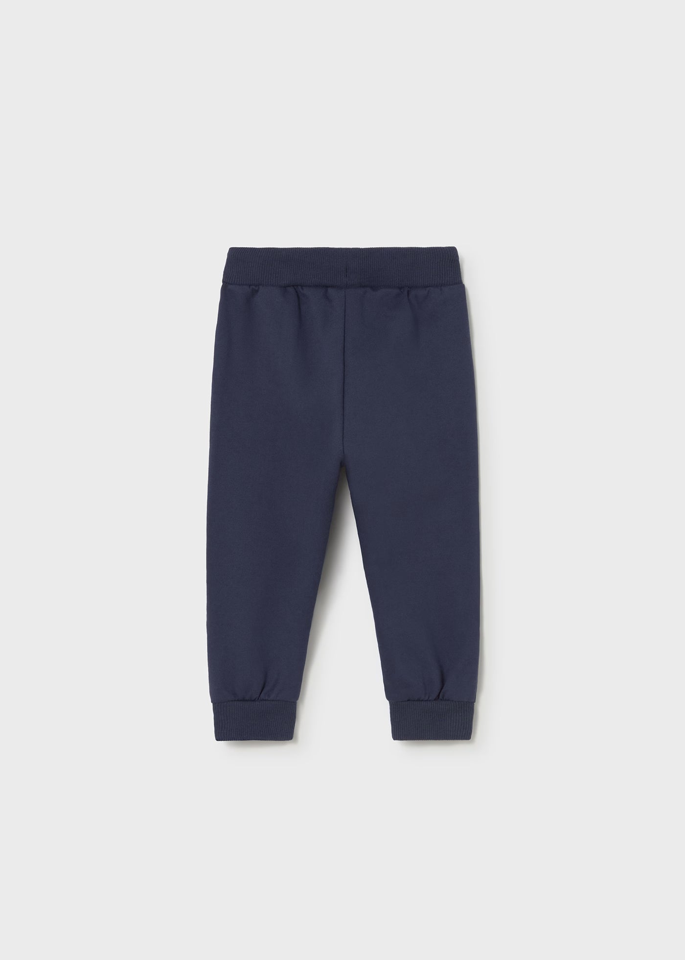 Vista frontal de un pantalón jogger de felpa azul marino para bebé, con cintura elástica.