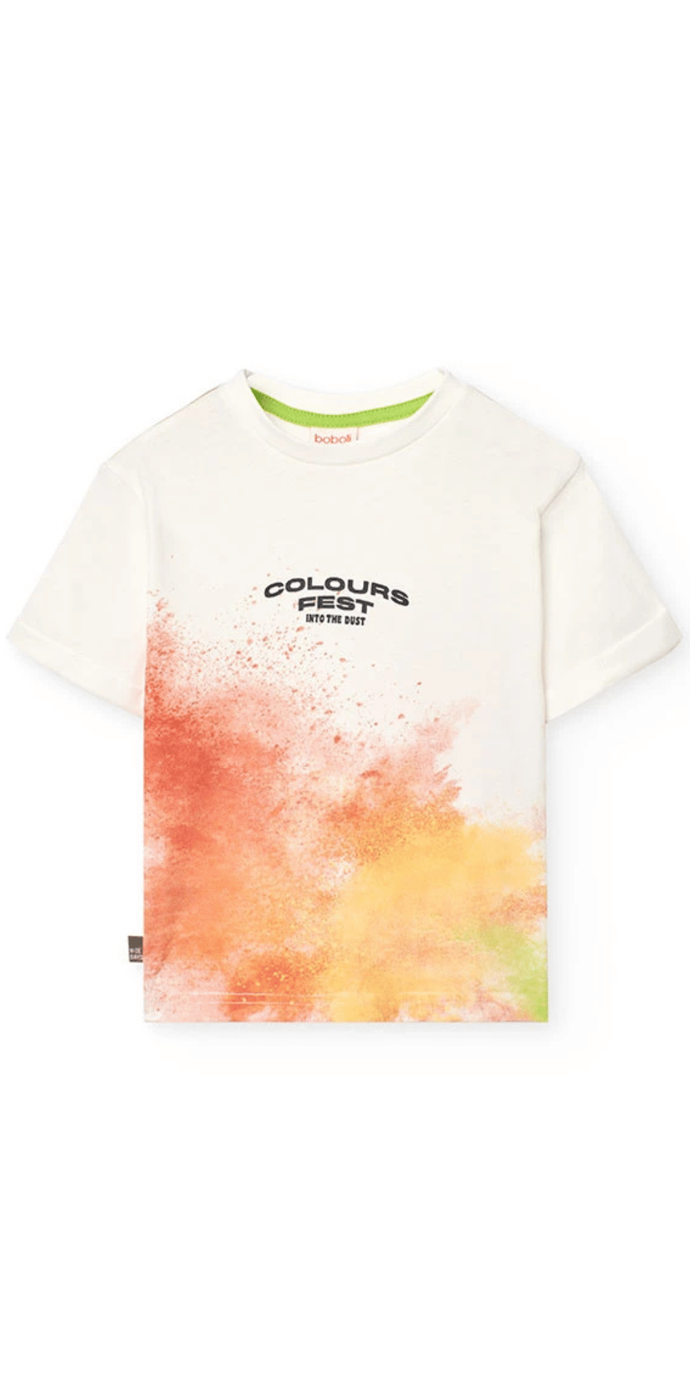 Playera blanca de manga corta con estampado de colores en degradado y la frase “Colours Fest Into The Dust” en el frente.
