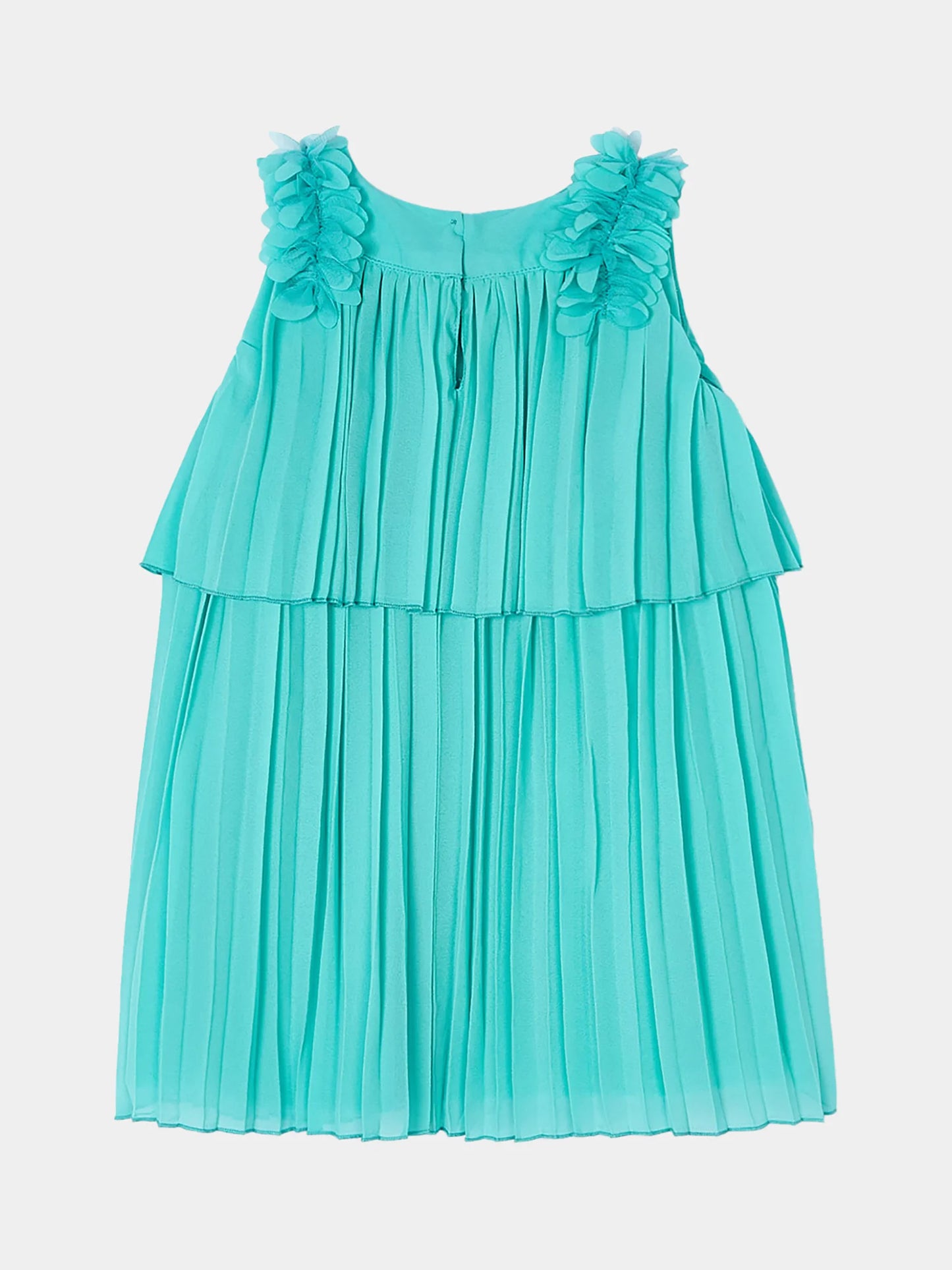 Vista trasera de un vestido plisado en color verde turquesa con flores decorativas en los hombros. Diseño elegante y sofisticado ideal para ocasiones especiales y eventos formales.