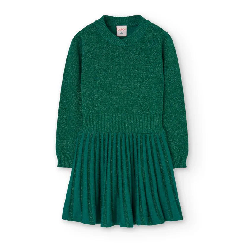 Imagen frontal del vestido verde Boboli sobre fondo blanco. Cuello redondo, mangas largas, falda plisada.