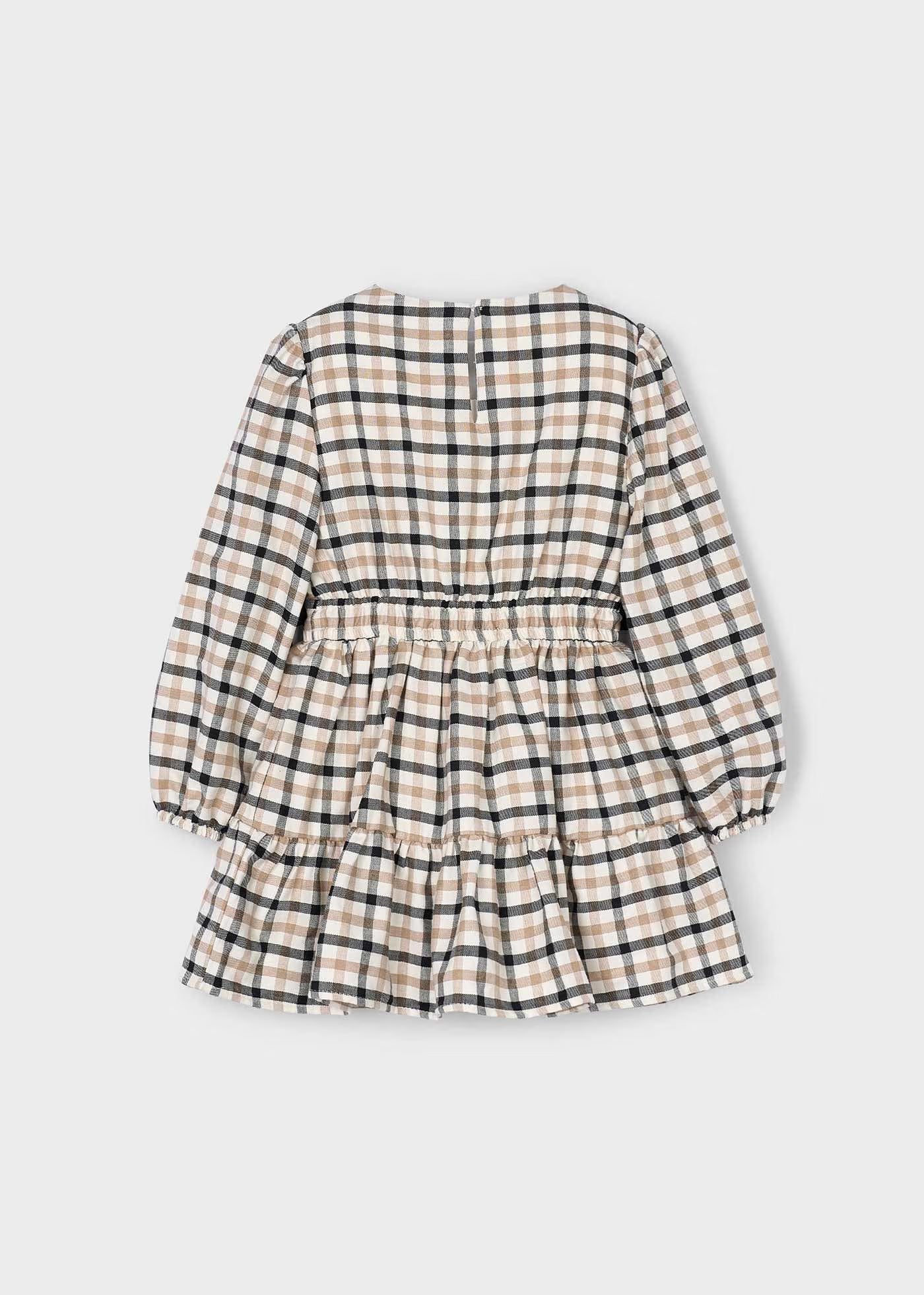 Vista trasera del vestido de cuadros para niña, mostrando la cintura elástica y el cierre de cremallera invisible.