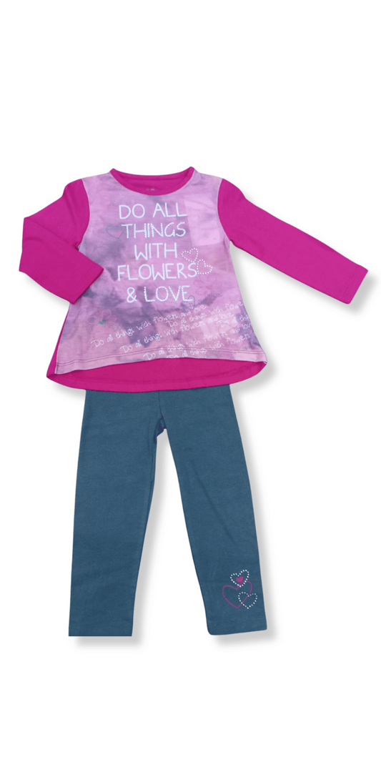 Conjunto de niña Losan con blusa rosa y fucsia estampada “Do all things with flowers & love” y pantalón azul con corazones