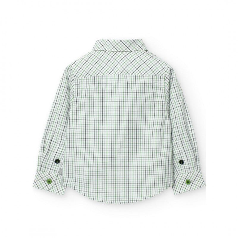 Vista trasera de camisa de niño a cuadros con cuello clásico y puños abotonados