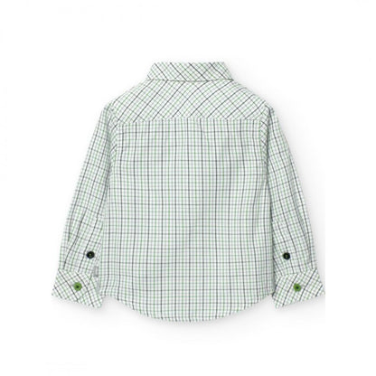 Vista trasera de camisa de niño a cuadros con cuello clásico y puños abotonados