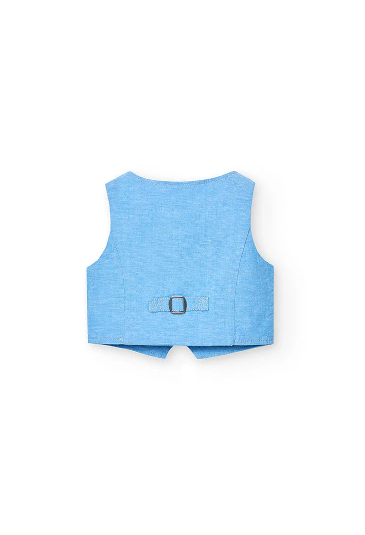 Vista trasera completa de chaleco de lino azul claro para niño con hebilla ajustable.