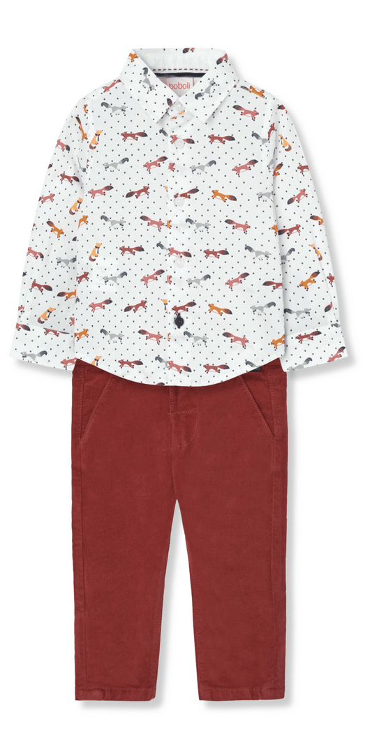 Conjunto de camisa blanca con estampado de zorros y pantalón de pana rojo Boboli