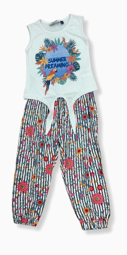 Conjunto infantil con blusa sin mangas en color blanco con estampado tropical “Summer Dreaming” y pantalón estampado de flores y rayas, ideal para un look fresco y colorido.