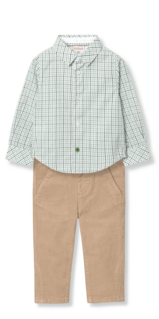Conjunto completo de camisa a cuadros y pantalón beige de pana para niño. Boboli