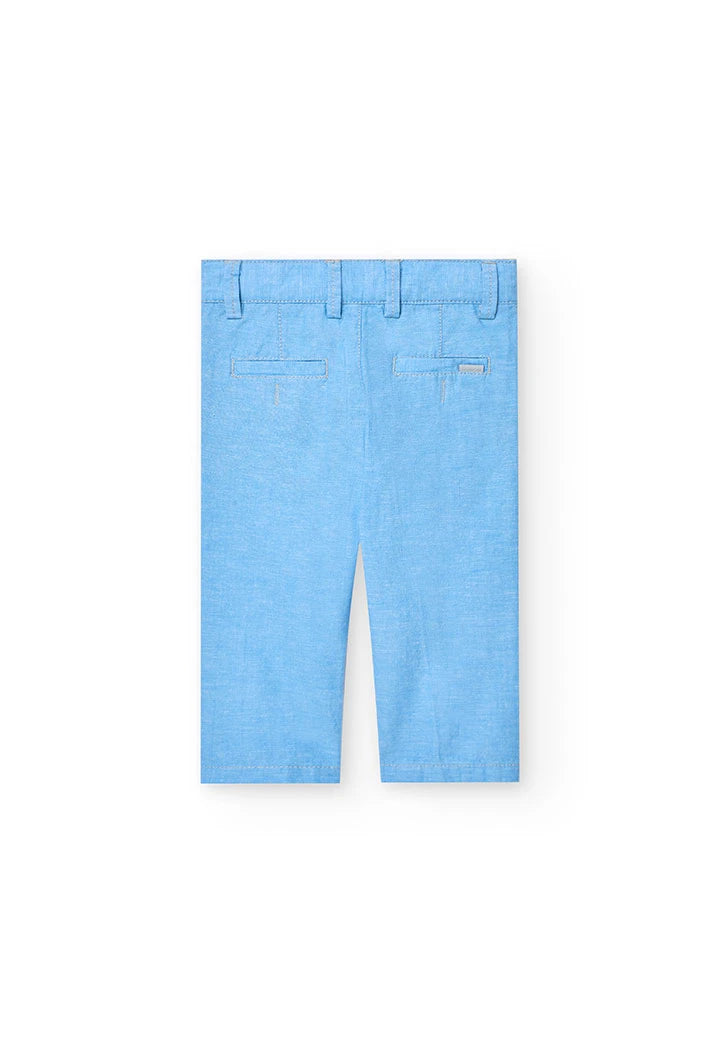 Pantalón corto de lino azul Boboli visto por detrás, con bolsillos traseros decorativos y trabillas para cinturón.