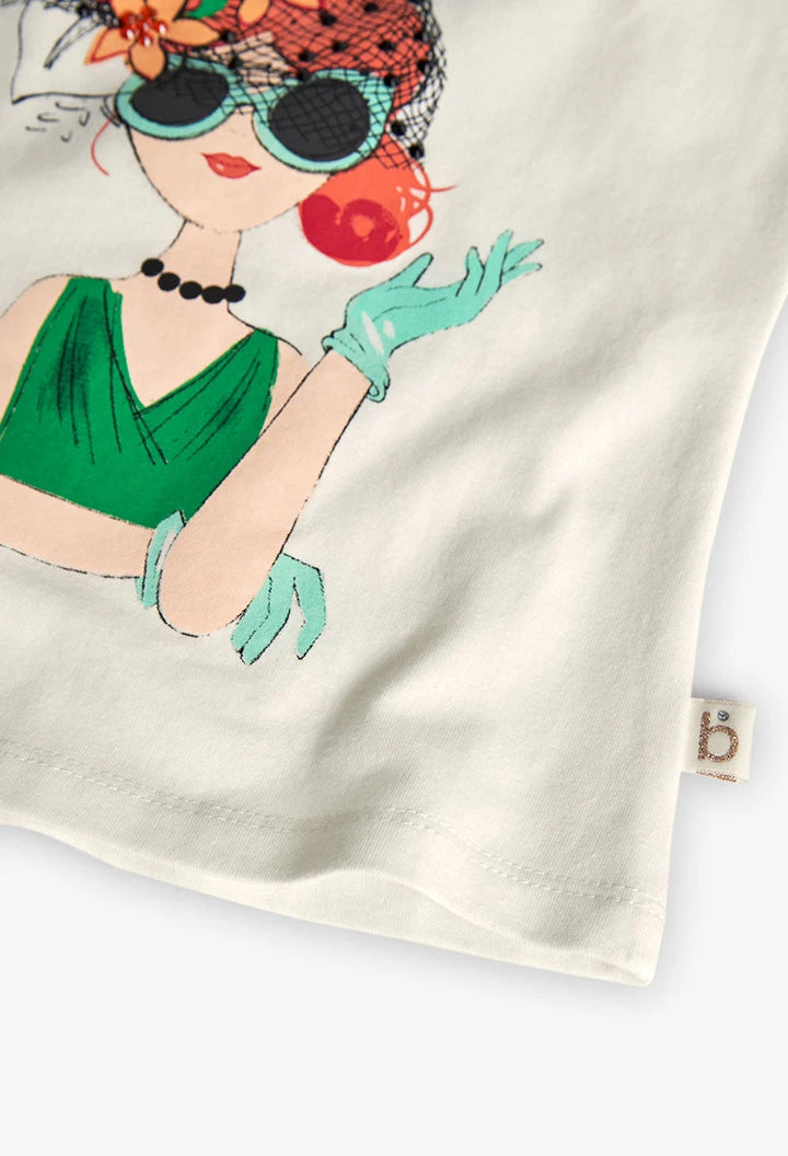 Detalle del estampado ilustrado de la playera Boboli.