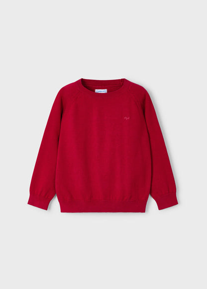 Suéter rojo de tricot de la marca Mayoral, con cuello redondo y manga larga, visto de frente sobre un fondo blanco.