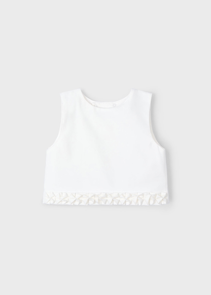 Blusa sin mangas con detalle plisado en la parte frontal.