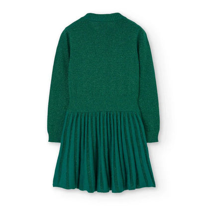 Vista trasera del vestido verde metálico Boboli con falda plisada sobre fondo blanco.