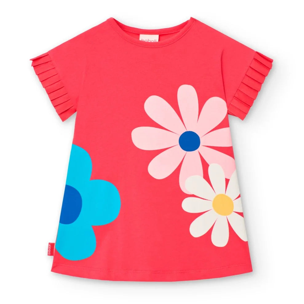 Vestido rojo Boboli con estampado de flores grandes y mangas plisadas, extendido en superficie blanca.