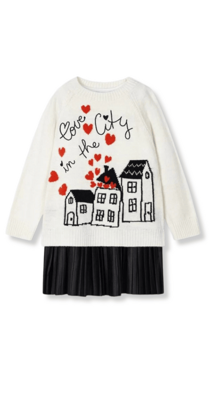 Vestido blanco Mayoral para niña con diseño “Love in the City” y falda negra plisada.