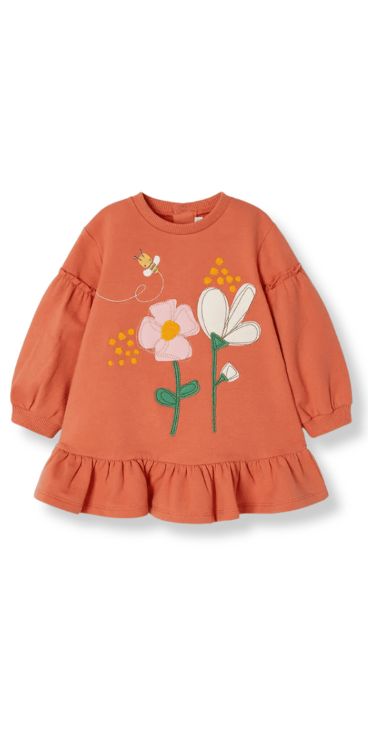 Vestido infantil naranja de manga larga con flores y abejita bordadas al frente, marca Mayoral