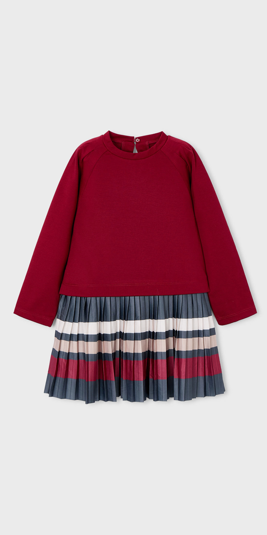 Vista frontal de un vestido combinado para niña, con cuerpo color vino y falda plisada de rayas horizontales, marca Mayoral.